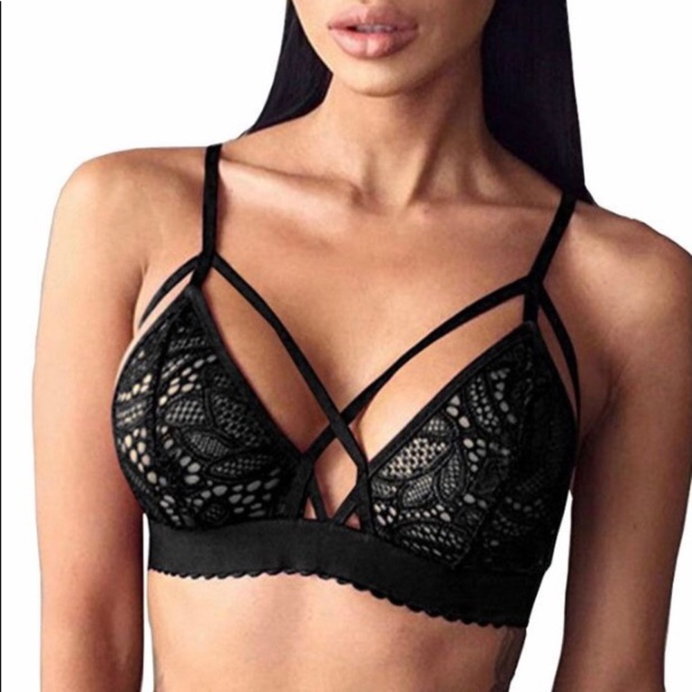 🛑SOLD🛑 Pretty black lace bralette!💋
